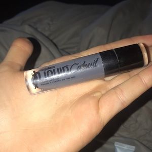 Black matte lip